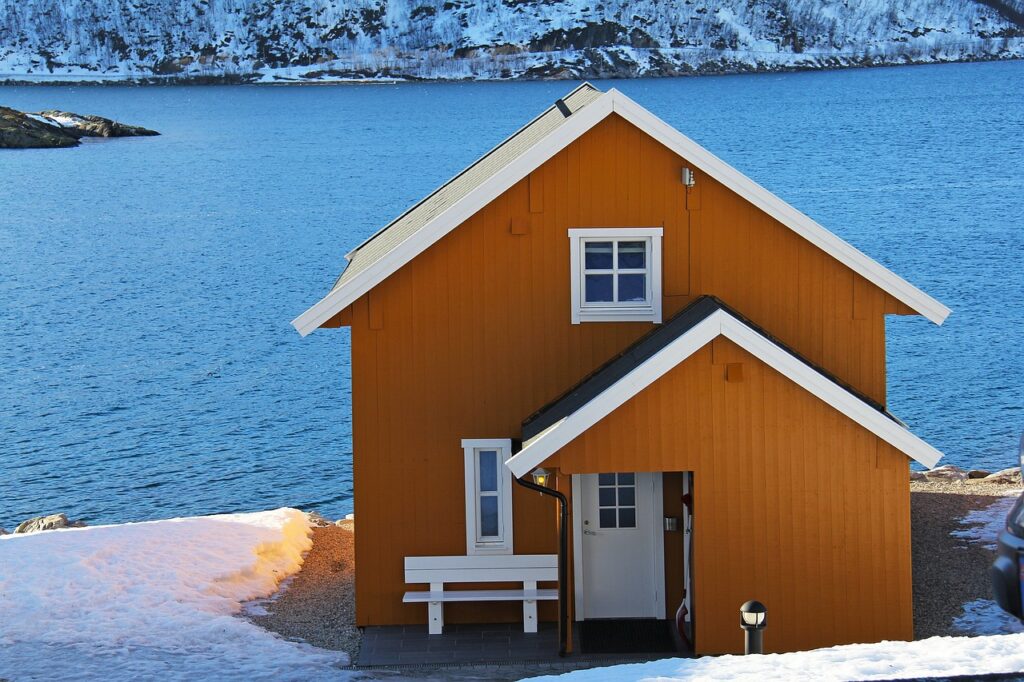 Дом в скандинавском стиле стал синонимом стильного уюта. Однако не для всех популярный стиль будет лучшим решением. Взвешиваем за и против.