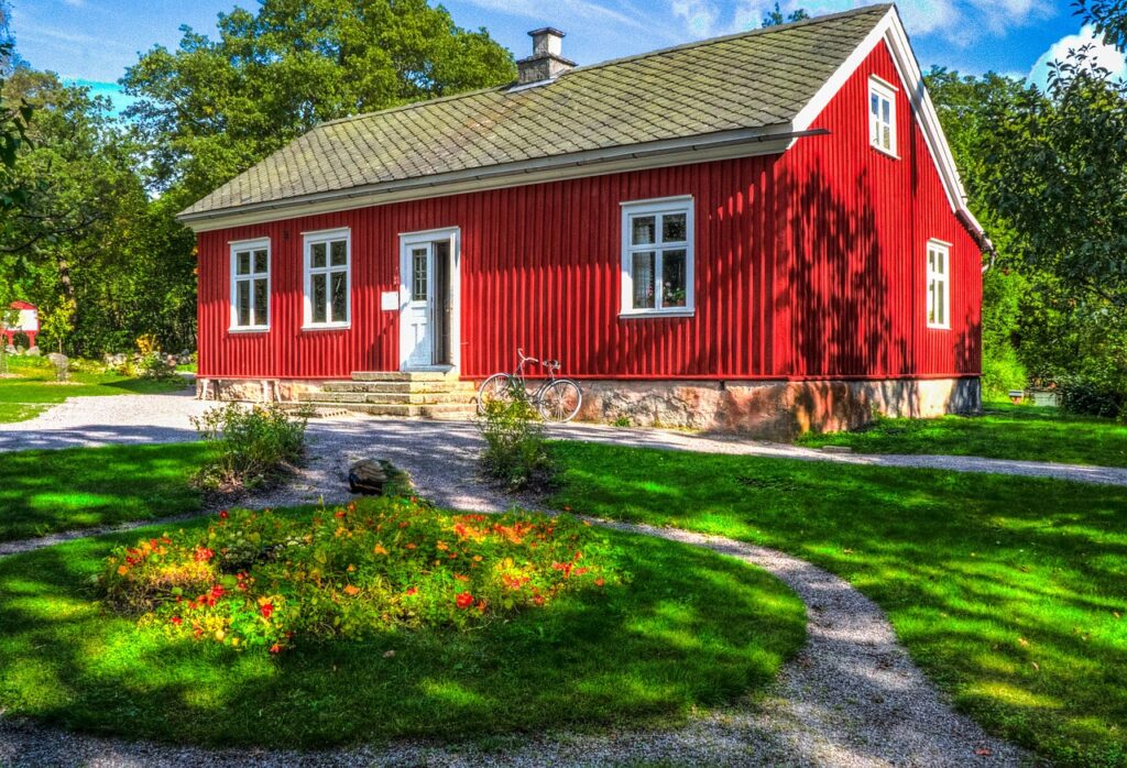 Чек-лист архитектурных особенностей, которые учитывают проекты домов в скандинавском стиле. Какими должны быть окна и двери, крыльцо, стены и кровля.